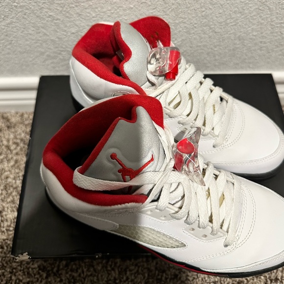 Air Jordan Retro 5 (Fire Red) - Picture 6 of 12
